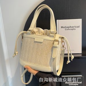 Crossbody, bucket bag, foreign style, small handbag, hand-woven bag, French straw seaside drawstring handbag – Image 3