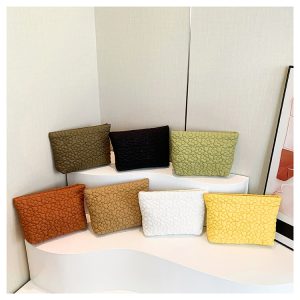 2024 summer new cute retro makeup bag, Korean version of ins style, niche travel, outing, temperament, simple clutch – Image 8