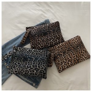 2024 new foreign leopard print casual retro handbag, personality fashion, niche design, high-value small square bag – Image 5