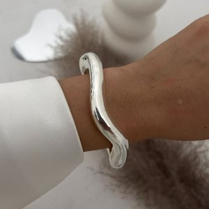European and American cross-border fashion trend design sense spring bracelet female metallic glossy water drop hug bracelet – Image 6