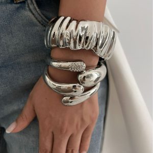 European and American cross-border fashion trends, spring open bracelets, bracelets, metallic textures, glossy drops, hugging hands – Image 3