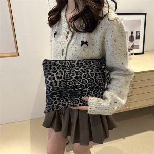 2024 new foreign leopard print casual retro handbag, personality fashion, niche design, high-value small square bag – Image 4