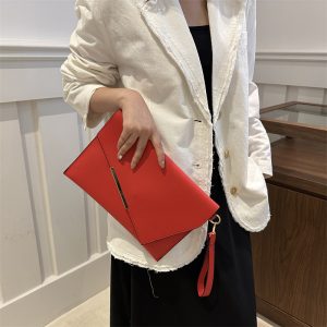 2024 new light luxury exquisite retro clutch bag, niche design, fashion trend, European and American simple foreign style small square bag – Image 4