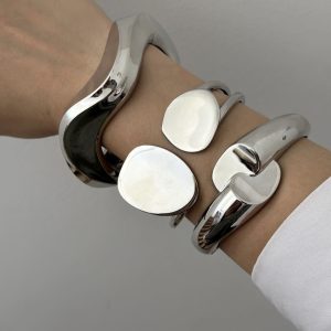 European and American cross-border alloy bracelet ins light luxury fashion versatile bracelet design sense fashion trend alloy glossy – Image 4
