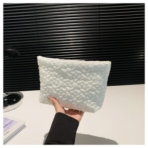 2024 summer new cute retro makeup bag, Korean version of ins style, niche travel, outing, temperament, simple clutch – Image 6