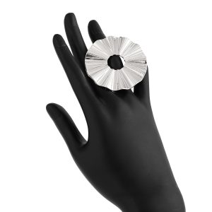 European and American cross-border design sense metal pleated feather imitation pearl ring ins wind flower open ring joint ring – Image 7