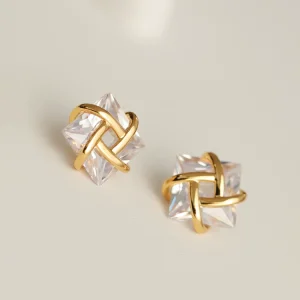 MのRUMI Super Flash Premium Niche Simple Geometric Square Stud Earrings Women's Small and Delicate Zircon Cold Wind Earrings – Image 3