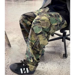 Zheng millet contrasting thick line embroidery camouflage cashew flower three-dimensional multi-pocket cargo pants men's street skateboard tapered pants – Image 3