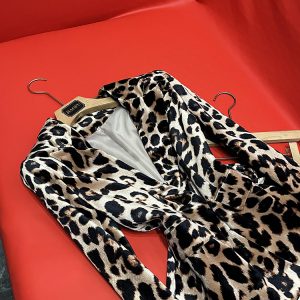 Station européenne 2025 velours doré Nouveau défilé européen et américain professionnel Costume imprimé léopard Pantalon évasé Ensemble deux pièces 05678 – Image 6