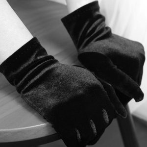 Hepburn style rétro noir velours gants simple robe de mariée studio photo maquillage spectacle photo props WG030 – Image 4
