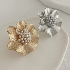 European and American cross-border baroque shaped imitation pearl ring set fashion ins style metal pleated flower ring woman – Image 6