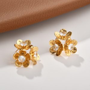Real gold electroplated three-dimensional flower cluster inlaid zirconium super flash stud earrings temperament retro simple elegant versatile fashion commuter earrings – Image 3