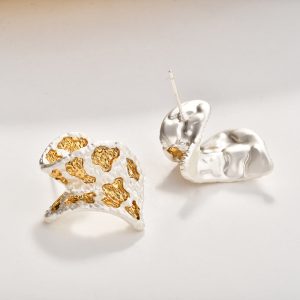 Irregular twist contrasting leopard print stud earrings are fashionable commuting and versatile, delicate earrings with a temperament, a sense of luxury, and personality earrings – Image 4