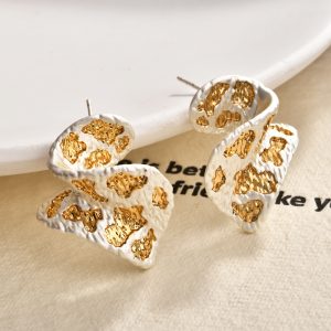 Irregular twist contrasting leopard print stud earrings are fashionable commuting and versatile, delicate earrings with a temperament, a sense of luxury, and personality earrings – Image 3