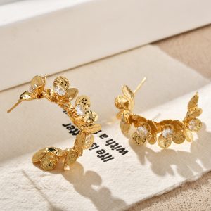 French temperament, zircon, simple metal, flowers, stud earrings, retro personality, fashion earrings, light luxury, high-end ear jewelry – Image 4