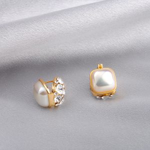 Light luxury versatile double-sided pearl-plated 18K gold earrings women's fashion high-end temperament ins style exquisite earrings wholesale – Image 4