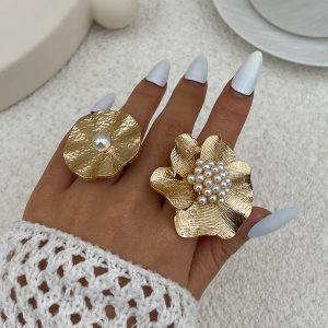 European and American cross-border baroque shaped imitation pearl ring set fashion ins style metal pleated flower ring woman – Image 3