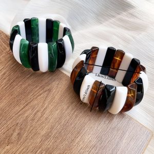 European and American acrylic bracelets fashion stone texture bracelets manual drainage light luxury men's and women's black and white bracelets are new for women – Image 4