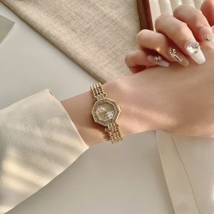 Old money wind light luxury gold watch women's cross-border new fashion quartz watch commuter versatile watch retro small gold watch – Image 5