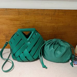 New Vegetable Basket Triangle Magnetic Buckle Woven Hollow Women's Bag Handbag One-Shoulder Crossbody Bucket Women's Bag – Image 4