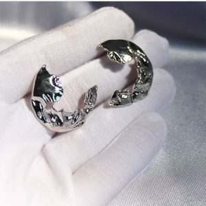 Will not collide with the avant-garde fashion European and American ins cold wind irregular art pleated earrings women's stud earrings silver needle 454 – Image 4