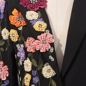 The fall of 2025 has an elegant and versatile temperament, a slim long-sleeved jacket, and a sense of luxury for women – Image 6