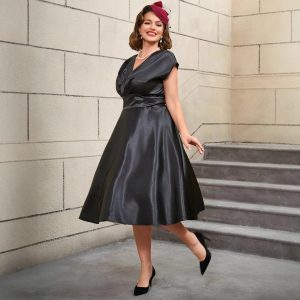 Plus size black satin bulletless dress A sleeveless V-neck commuter elegant dress Dress party – Image 3