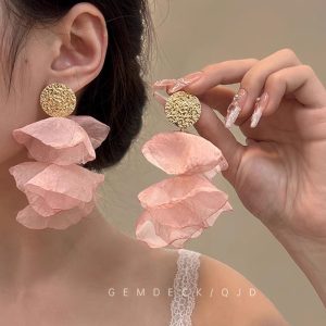 Vintage chiffon petal tassel earrings, French super fairy atmosphere stud earrings, light luxury, high-end atmosphere ear jewelry – Image 3