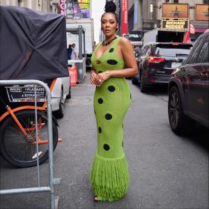 V-neck knitted skirt covers the hips in the summer of 2025 European and American cross-border new personalized black polka dot knitted fringed skirt – Image 3