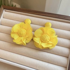 Summer seaside vacation flower earrings new high-end niche temperament exaggerated unique flower stud earrings – Image 3