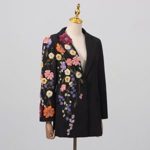 The fall of 2025 has an elegant and versatile temperament, a slim long-sleeved jacket, and a sense of luxury for women – Image 3