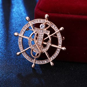 European and American navy style vacation brooch men's full diamond ship rudder anchor pin high-end two-tone corsage jacket accessories – Image 3