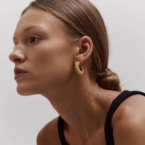 Heavy industry irregular lava C ring earrings female European and American pleats niche design vintage style 925 silver needle stud earrings – Image 4