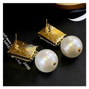 Square crystal large pearl earrings 2023 new niche design stud earrings feminine temperament trendy geometric design – Image 4