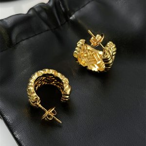 New French wide knitted pleated earrings women's niche design sense retro temperament S925 silver needle stud earrings – Image 4
