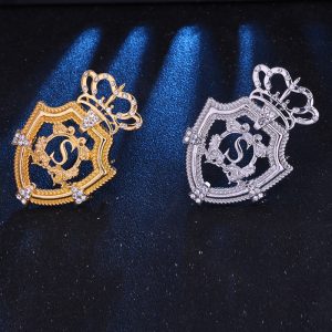 European and American personality crown brooch men's domineering shield badge tide letter S pin trench coat coat accessories corsage – Image 3