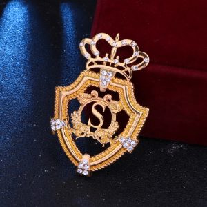 European and American personality crown brooch men's domineering shield badge tide letter S pin trench coat coat accessories corsage – Image 5