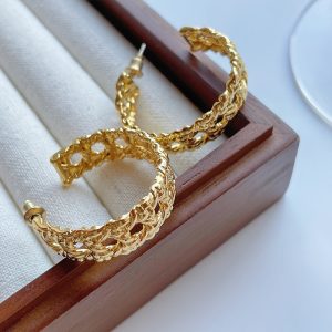 French vintage gold braided C-shaped earrings ins style cutout earrings fashionable simple and elegant earrings women's stud earrings – Image 3