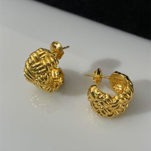 New French wide knitted pleated earrings women's niche design sense retro temperament S925 silver needle stud earrings – Image 3