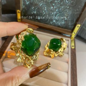New second-hand exaggerated green resin retro temperament large earrings, European and American noble French luxury design, ear jewelry trend – Image 3