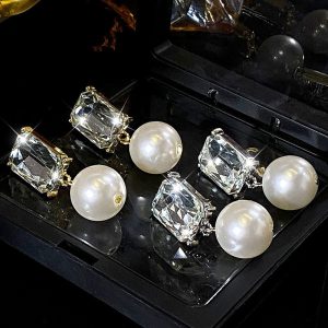 Square crystal large pearl earrings 2023 new niche design stud earrings feminine temperament trendy geometric design – Image 3