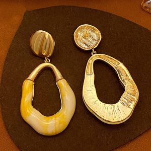Vintage ivory white irregular circle pendant earrings Maillard design sense earrings niche high-end earrings women – Image 3