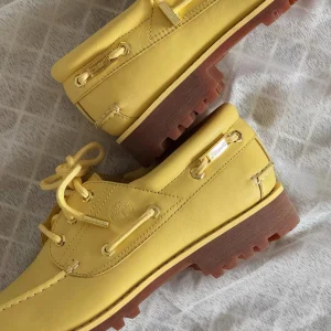 Banana yellow three-eyed boat shoes, retro derby shoes, men's – Image 3
