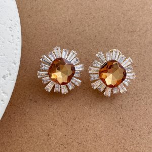 French super glitter champagne sunflower earrings, women's fashion, light luxury, high-end stud earrings, exquisite and versatile, trendy earrings – Image 4